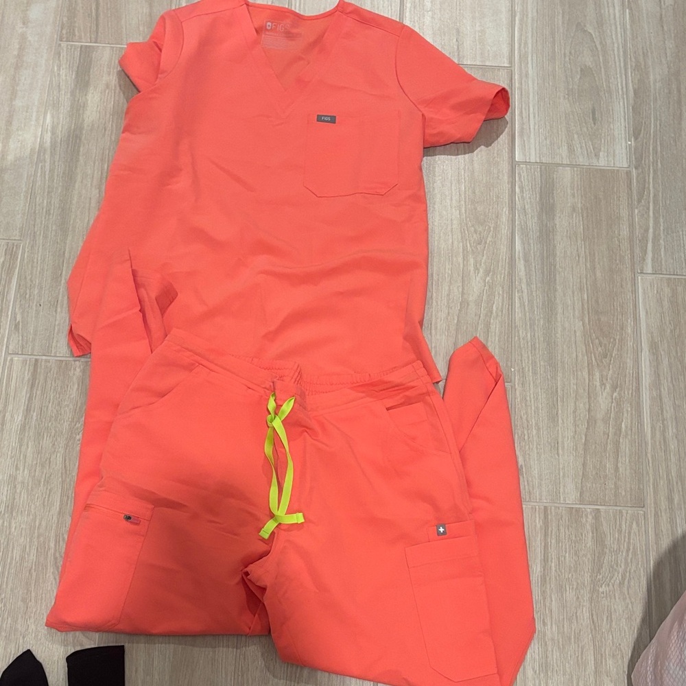 Figs Coral Scrub Set with Neon Accents